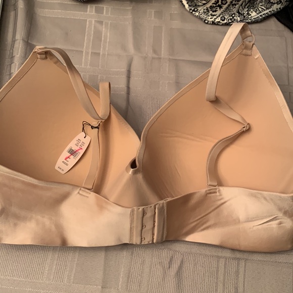 Victoria’s Secret bra Body by Victoria - Picture 2 of 4